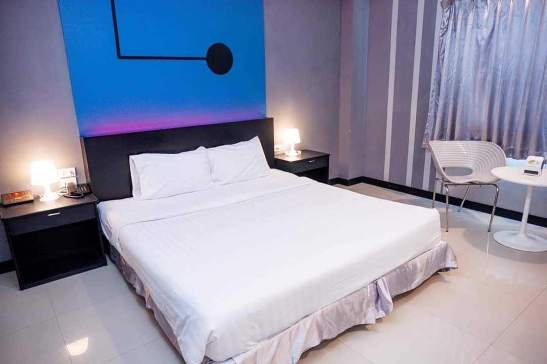 Capital O 75514 Vasidtee City Hotel Suphan Buri Exterior photo