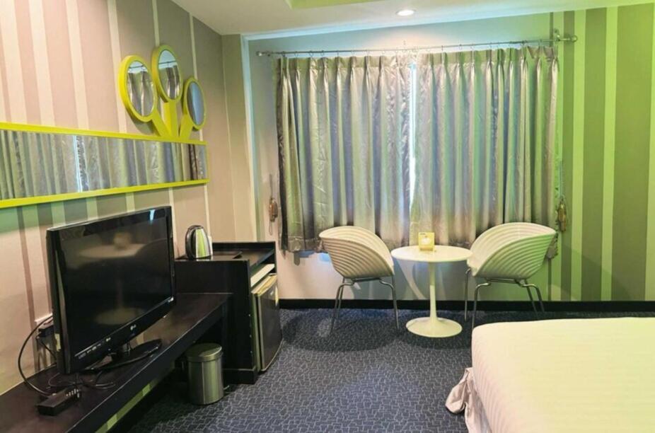 Capital O 75514 Vasidtee City Hotel Suphan Buri Exterior photo
