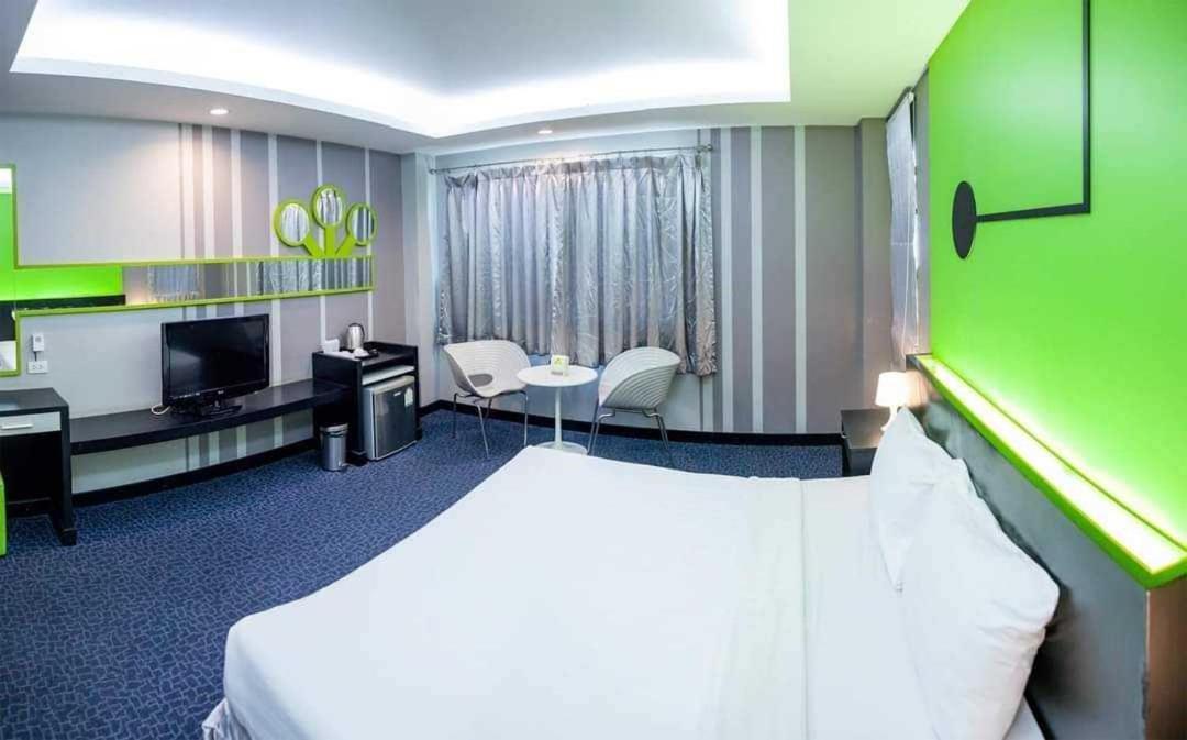Capital O 75514 Vasidtee City Hotel Suphan Buri Exterior photo
