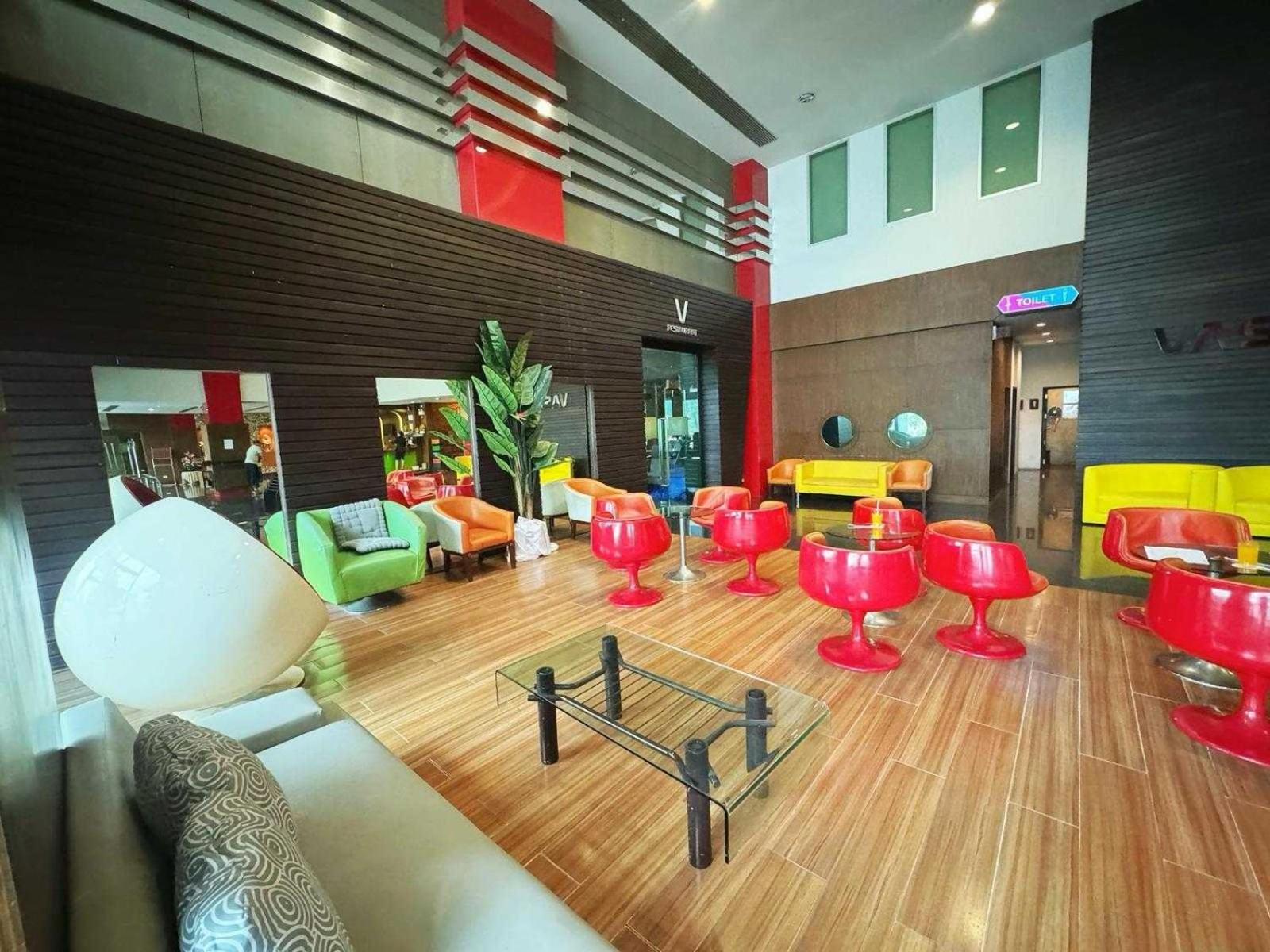 Capital O 75514 Vasidtee City Hotel Suphan Buri Exterior photo