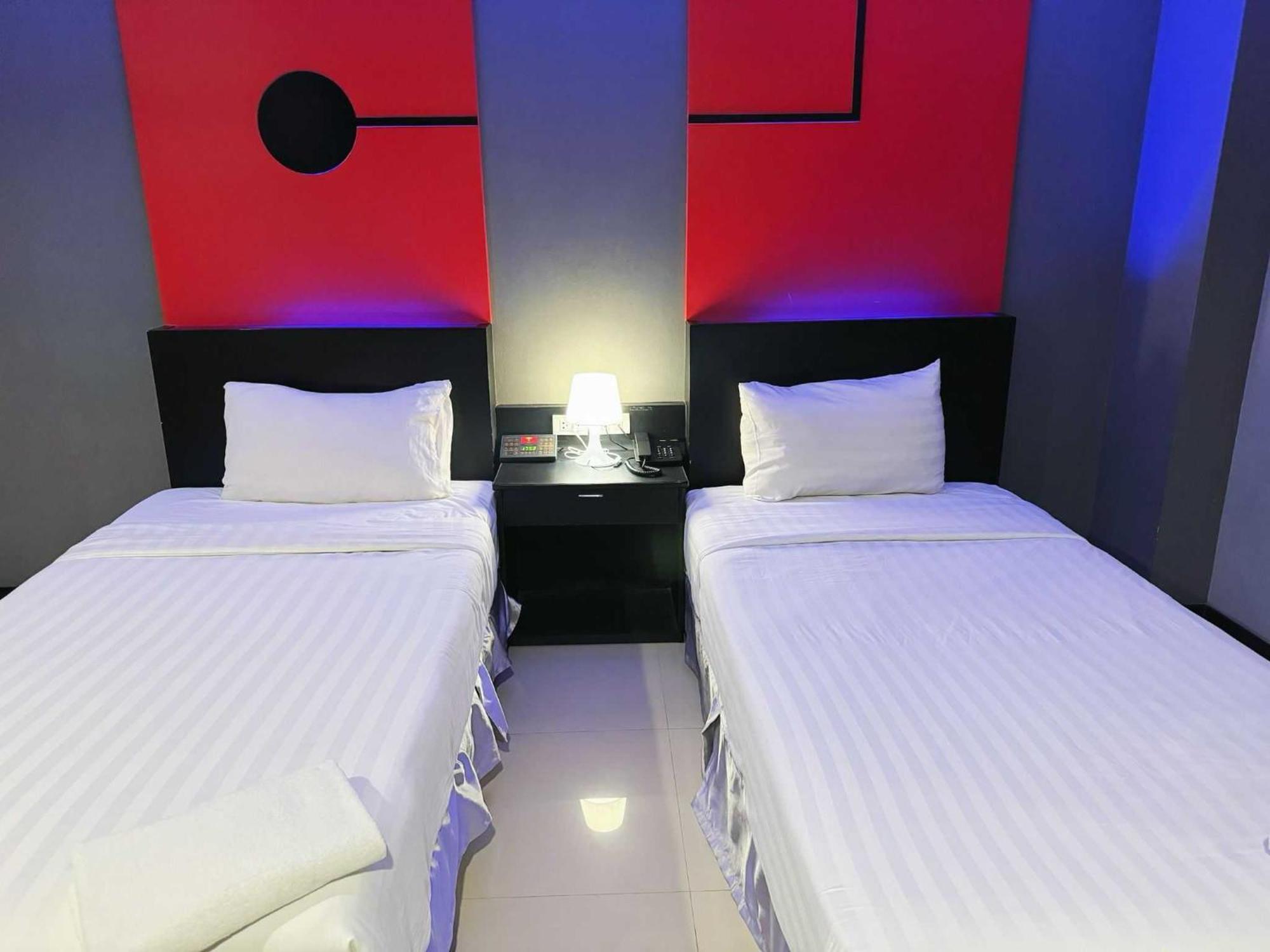 Capital O 75514 Vasidtee City Hotel Suphan Buri Exterior photo