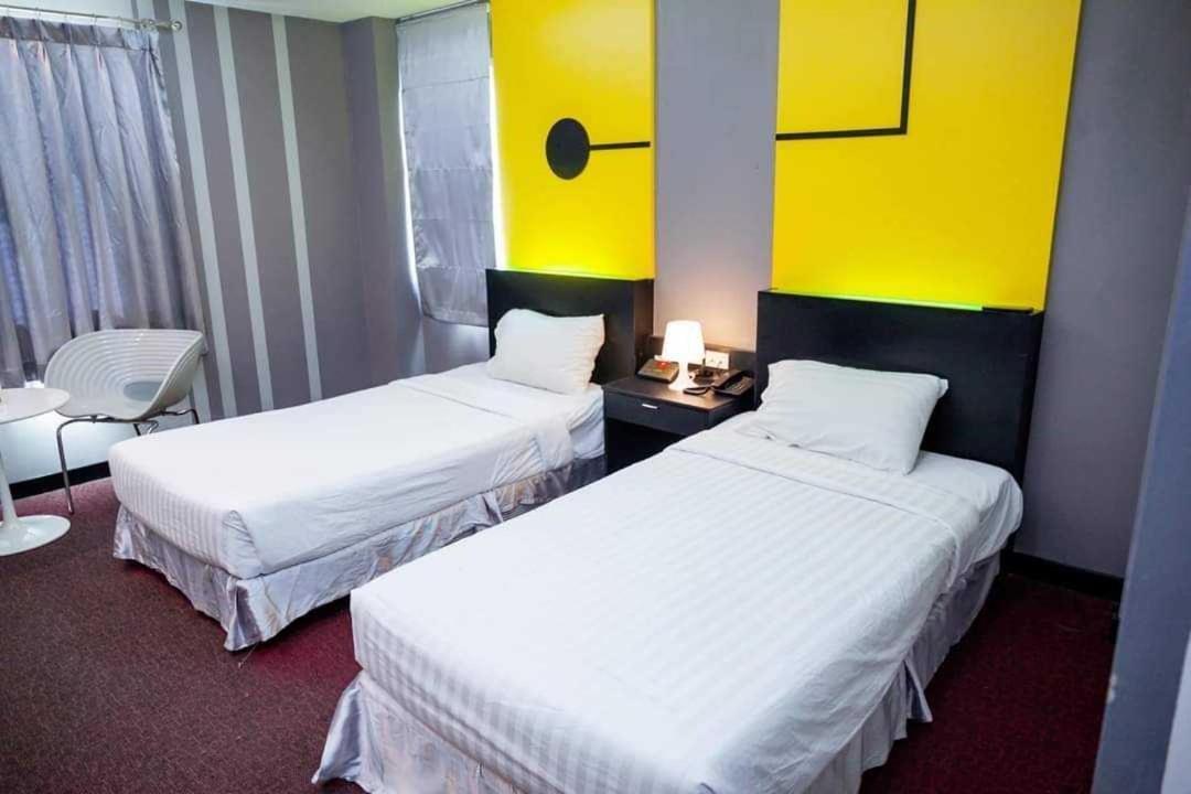 Capital O 75514 Vasidtee City Hotel Suphan Buri Exterior photo