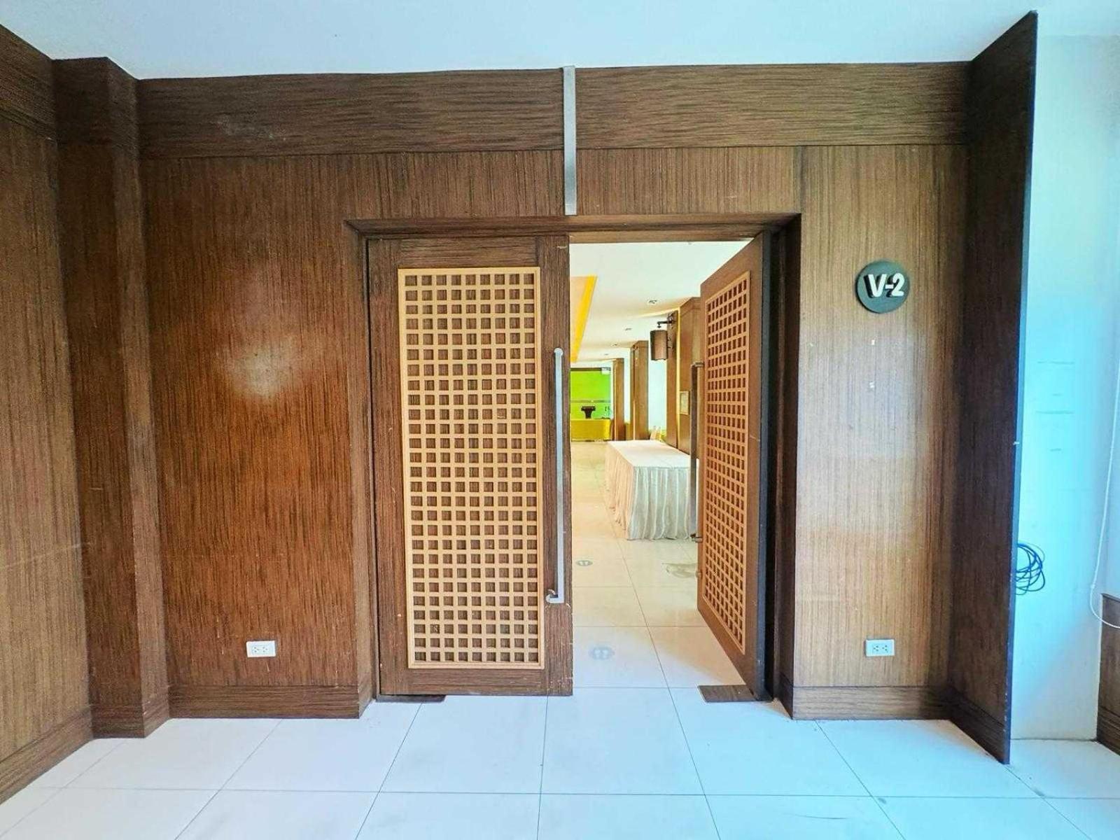 Capital O 75514 Vasidtee City Hotel Suphan Buri Exterior photo