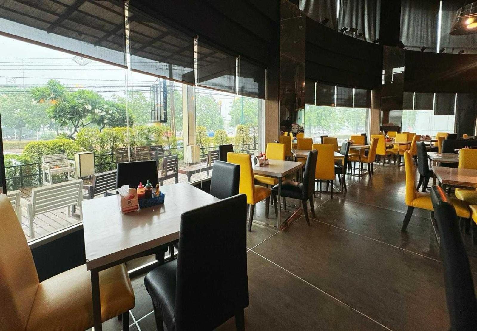 Capital O 75514 Vasidtee City Hotel Suphan Buri Exterior photo