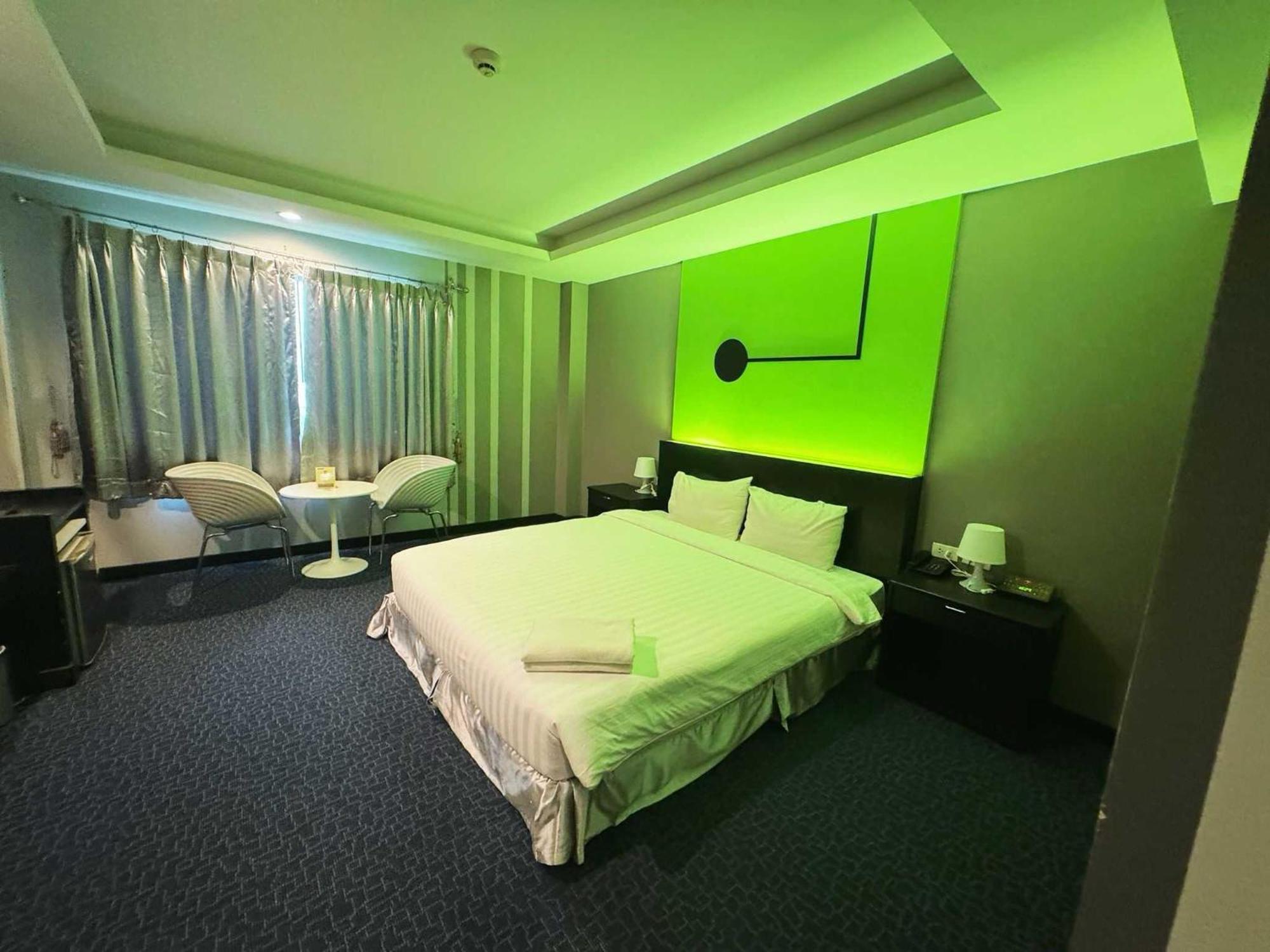 Capital O 75514 Vasidtee City Hotel Suphan Buri Exterior photo