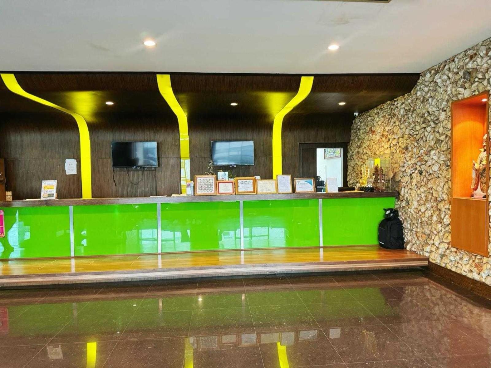 Capital O 75514 Vasidtee City Hotel Suphan Buri Exterior photo