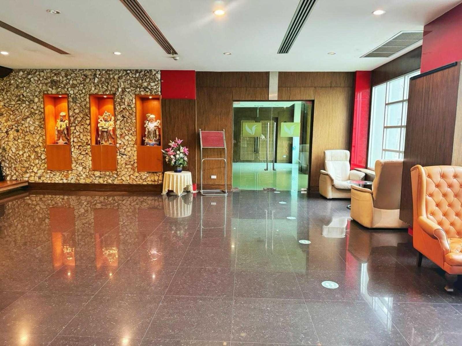 Capital O 75514 Vasidtee City Hotel Suphan Buri Exterior photo