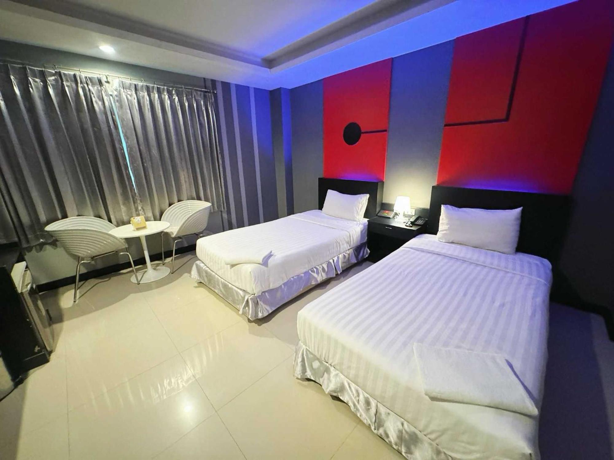 Capital O 75514 Vasidtee City Hotel Suphan Buri Exterior photo