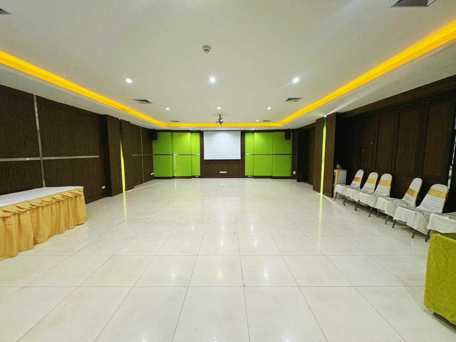 Capital O 75514 Vasidtee City Hotel Suphan Buri Exterior photo