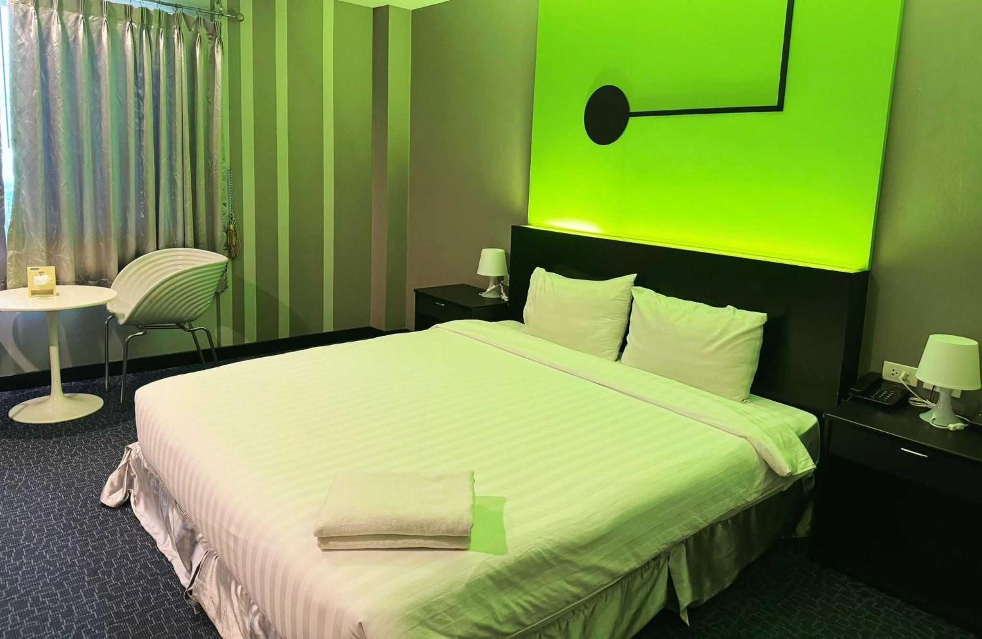 Capital O 75514 Vasidtee City Hotel Suphan Buri Exterior photo