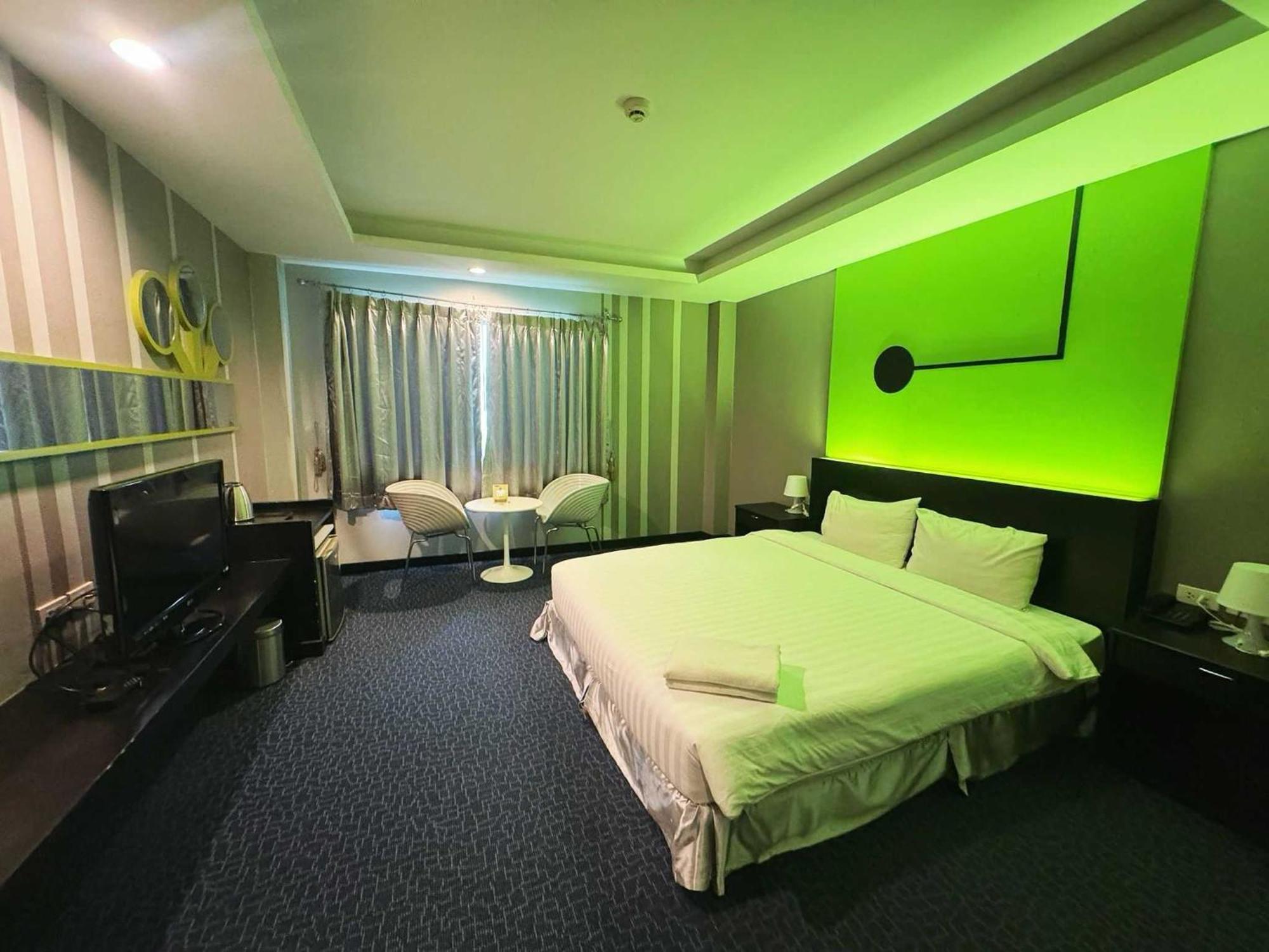 Capital O 75514 Vasidtee City Hotel Suphan Buri Exterior photo