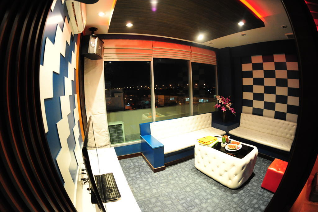 Capital O 75514 Vasidtee City Hotel Suphan Buri Exterior photo